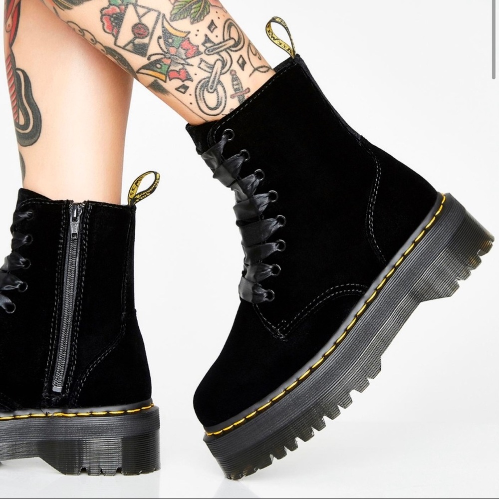 Perfect condition platform velvet boots 👢